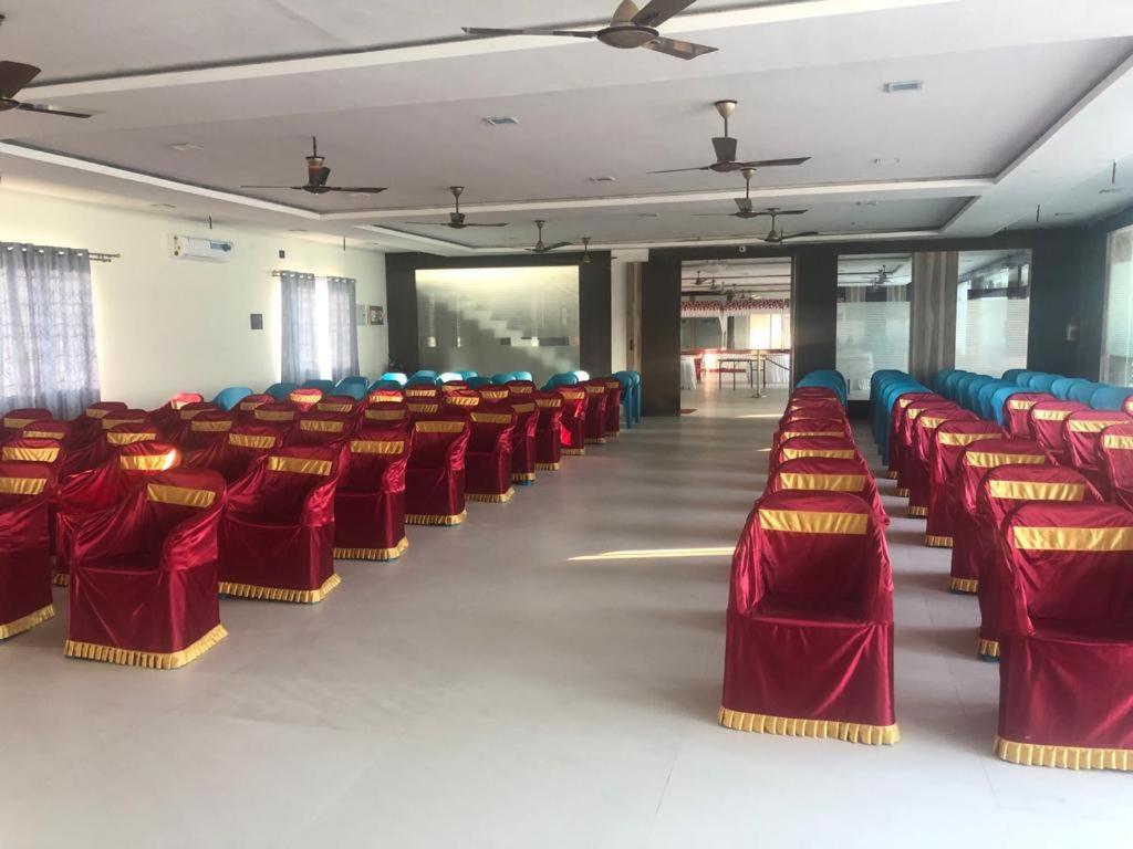 Grand Meridian Vinnamangalam Exterior foto